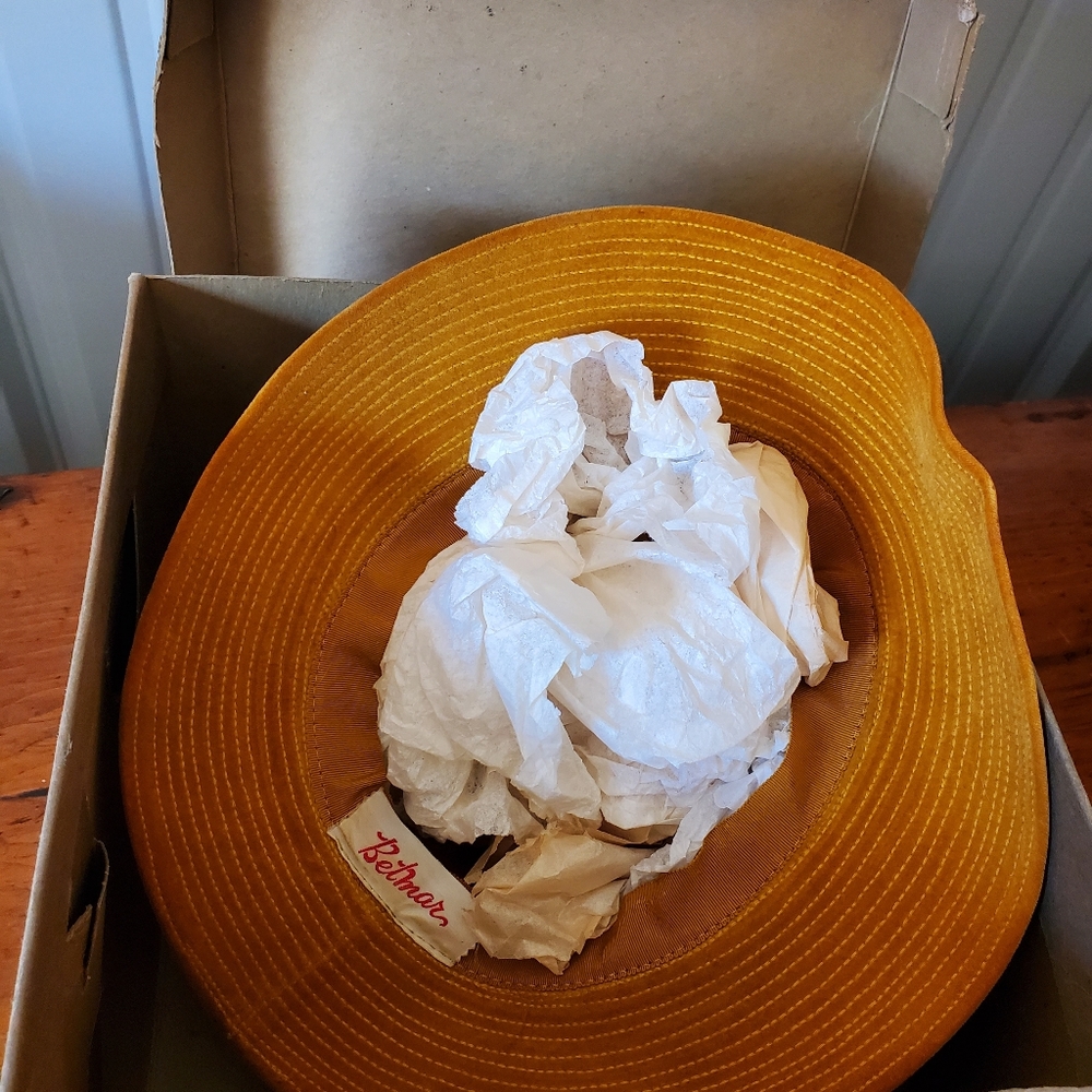 *SOLD* Vintage Betmar (New York) Ladies Cloche/Bucket Hat W/Original Box - Picture 8 of 13